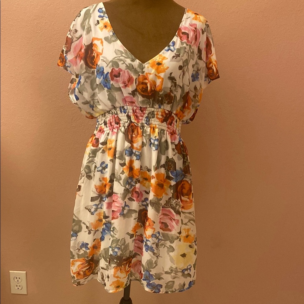 LILY WHITE.Floral V-Neck Dress